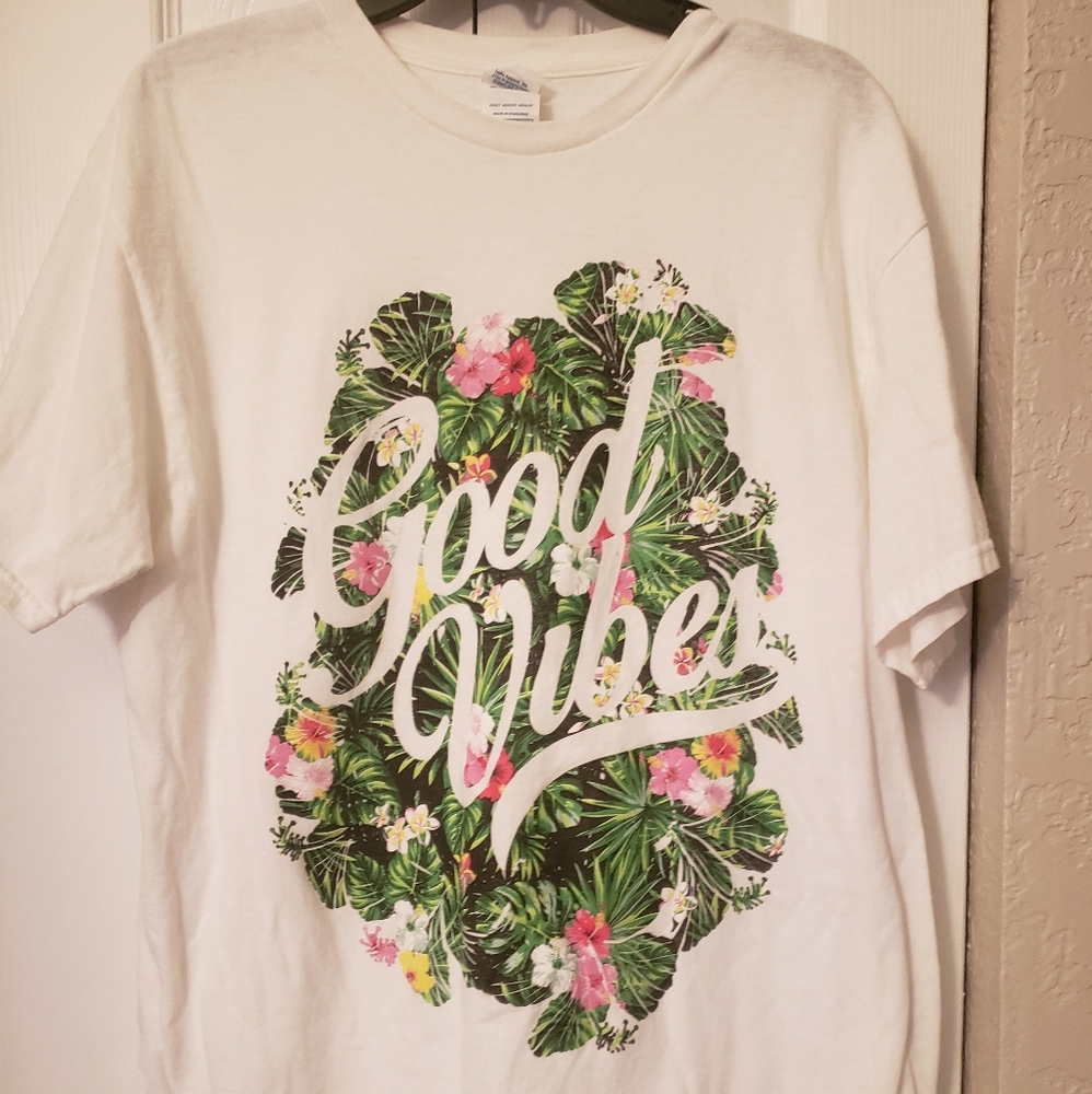'Good Vibes' Graphic Crew Neck Tee